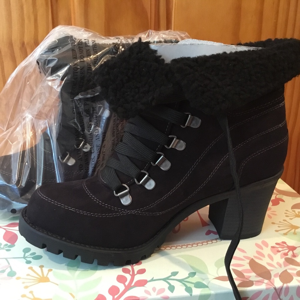 Black Jellypop ankle bootie heel/lace up/sherpa